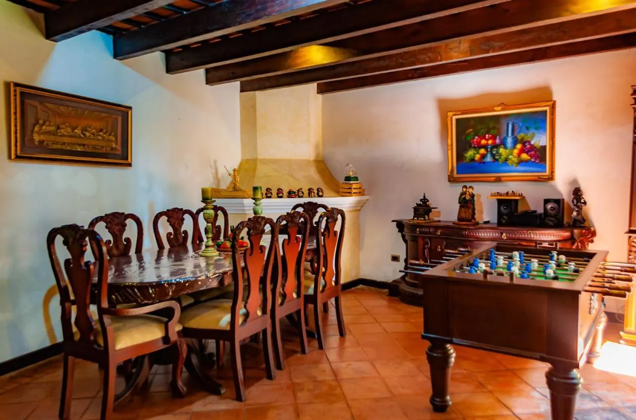 Hotel Central Antiguainn