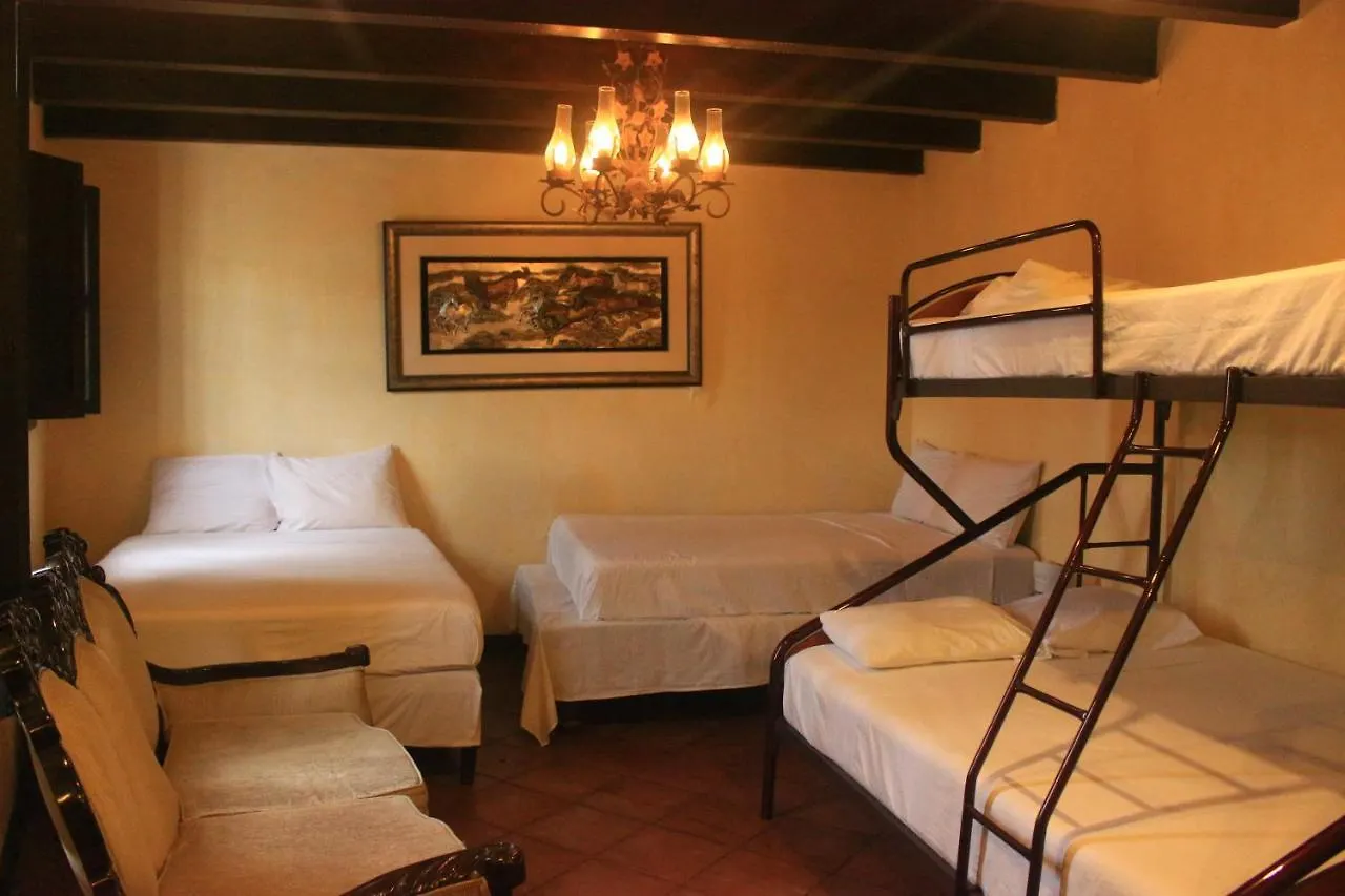 Hotel Central Antiguainn